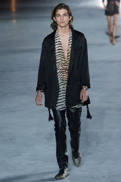 Look 32